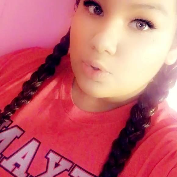 Meet your Posher, Stephanie - Picture 1 of 1